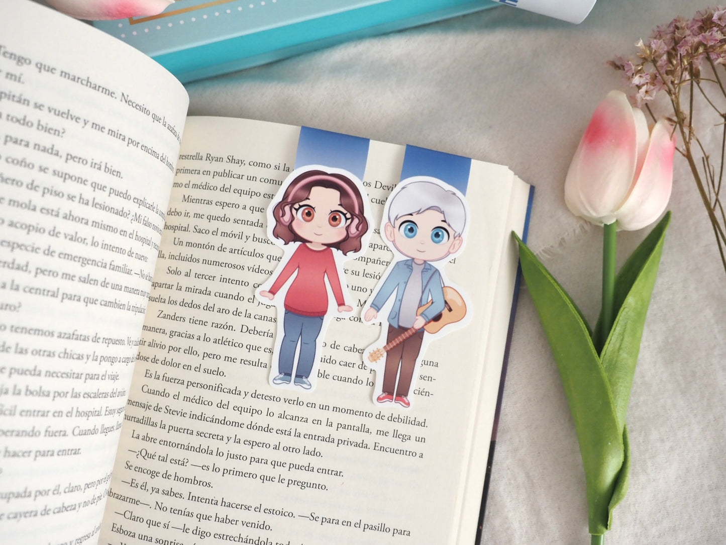 Marcapáginas Nora y Luka de “Nuestro lugar en el mundo”